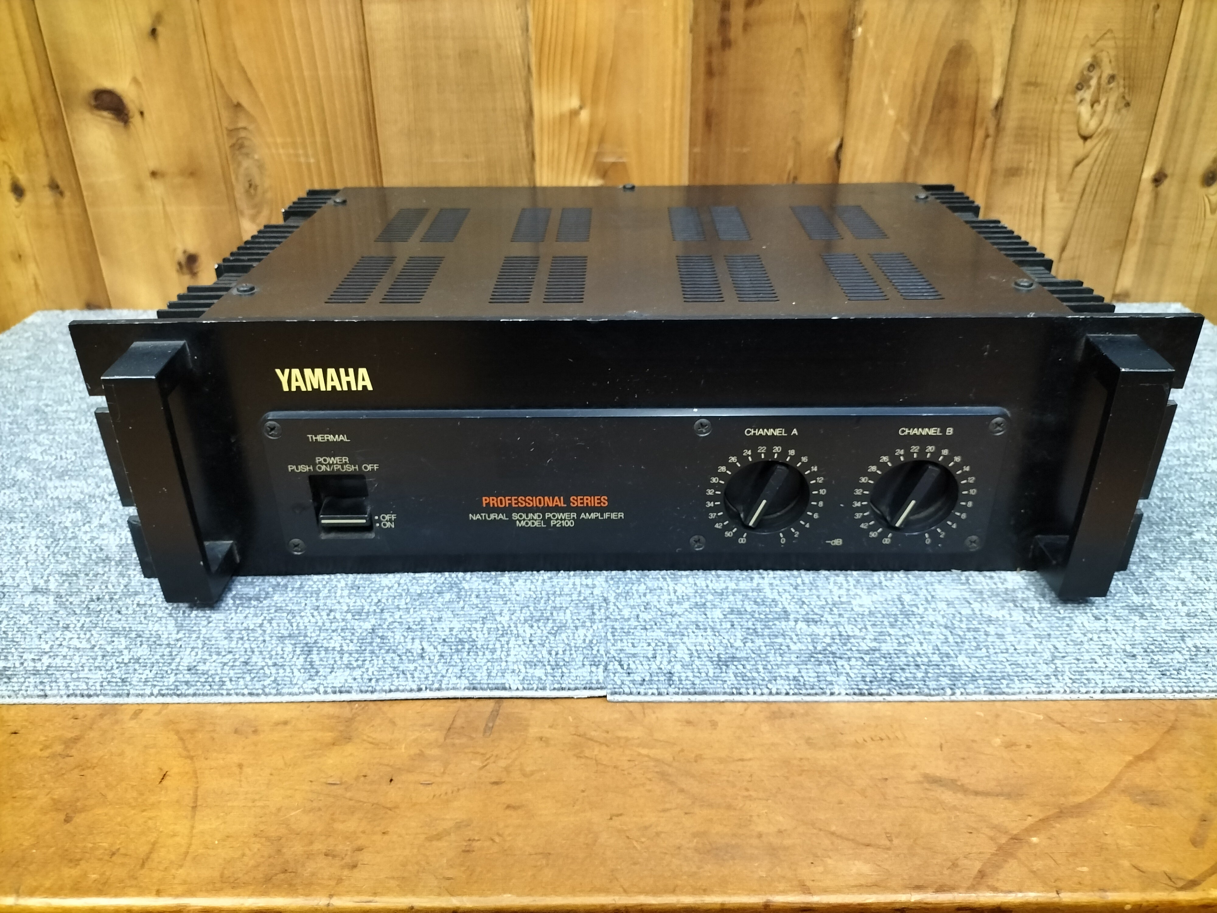 YAMAHA ヤマハ P2100 パワーアンプ 22060001 – Village Audio