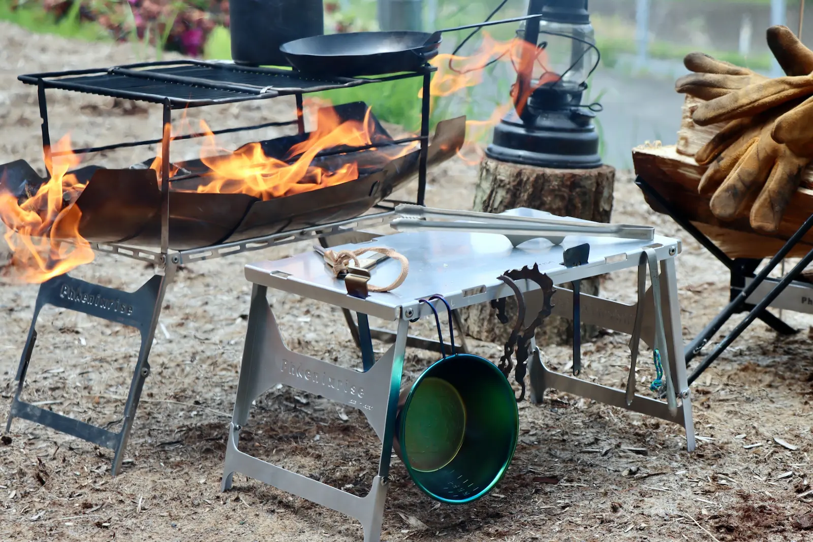 アウトドアが楽しくなる機能的なギアと絶品キャンプ飯 | VISIT