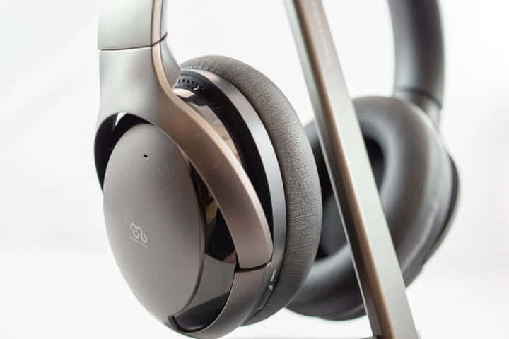 ワイヤレスで充電！コスパに優れたノイズキャンセリングヘッドホン