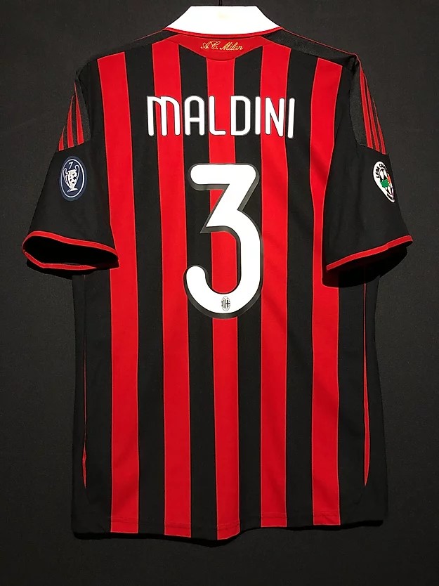 ミランの“バンディエラ”マルディーニの引退記念ユニフォーム｜サッカー