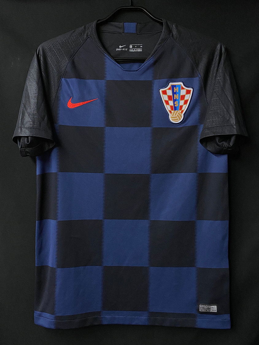 あのチェック柄がダークカラーに！2018/19クロアチア代表アウェー