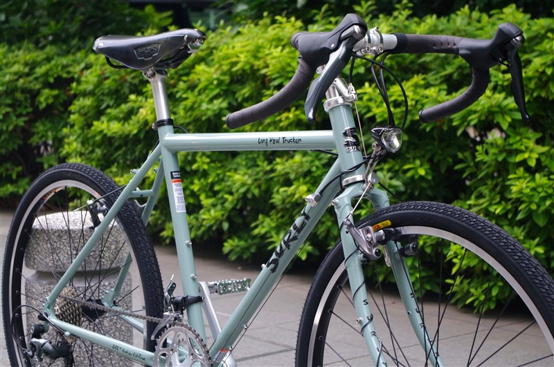 SURLY / LONG HAUL TRUCKER + HUBDYNAMO TOURING CUSTOM | VelostyleTICKET