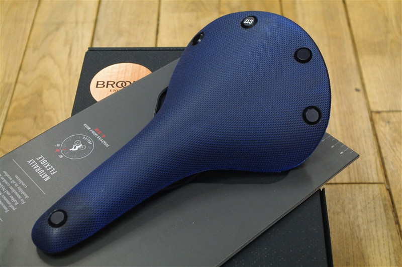 BROOKS カンビウムのオールウェザーに限定カラー物登場 | VelostyleTICKET