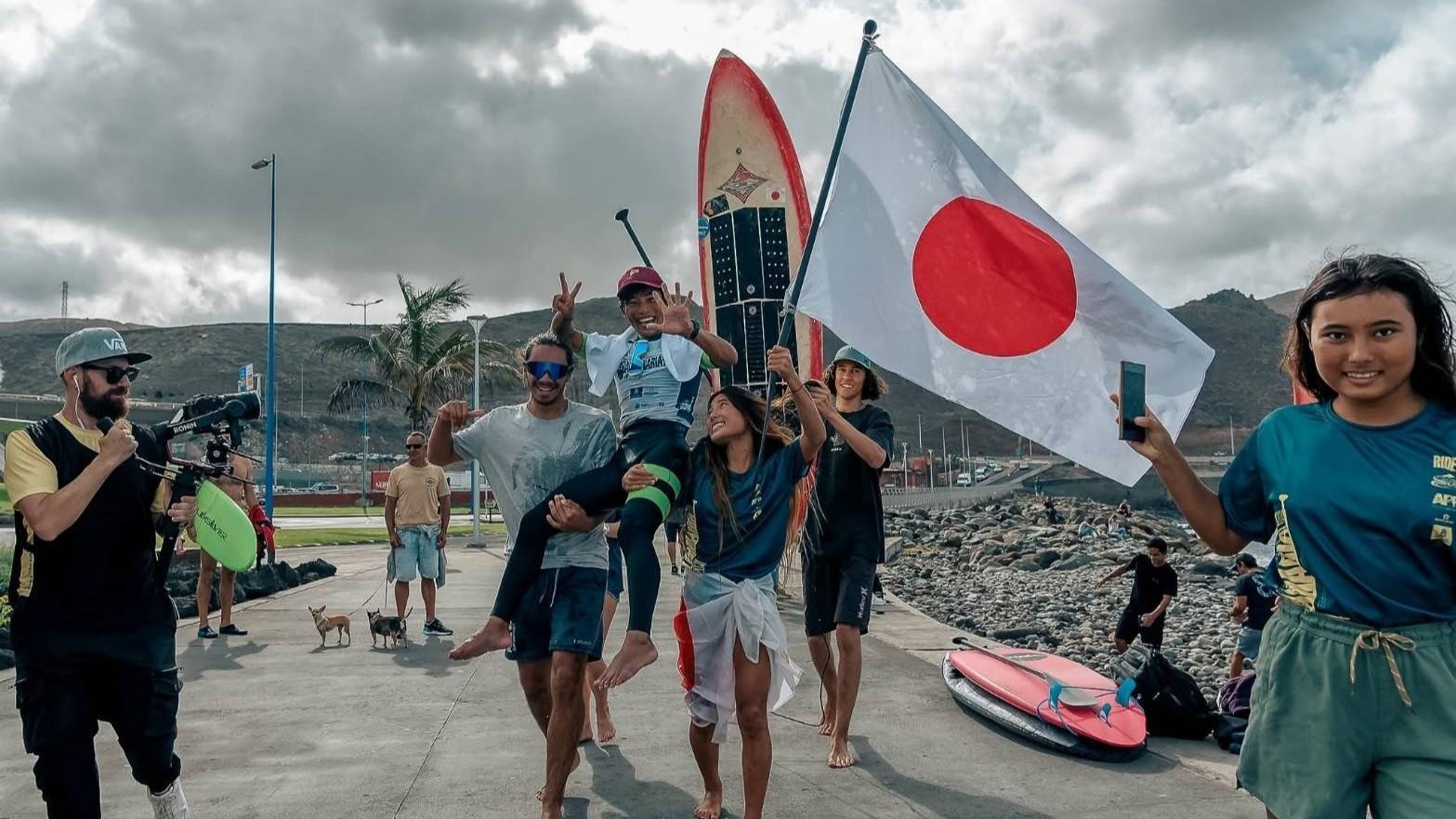 固定概念を覆す三刀流プロサーファーが目指すものとは？ | ワクセル