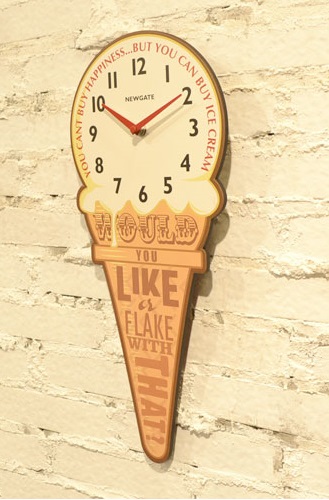 壁掛け時計レビュー「アンティーククロックの老舗がデザインする