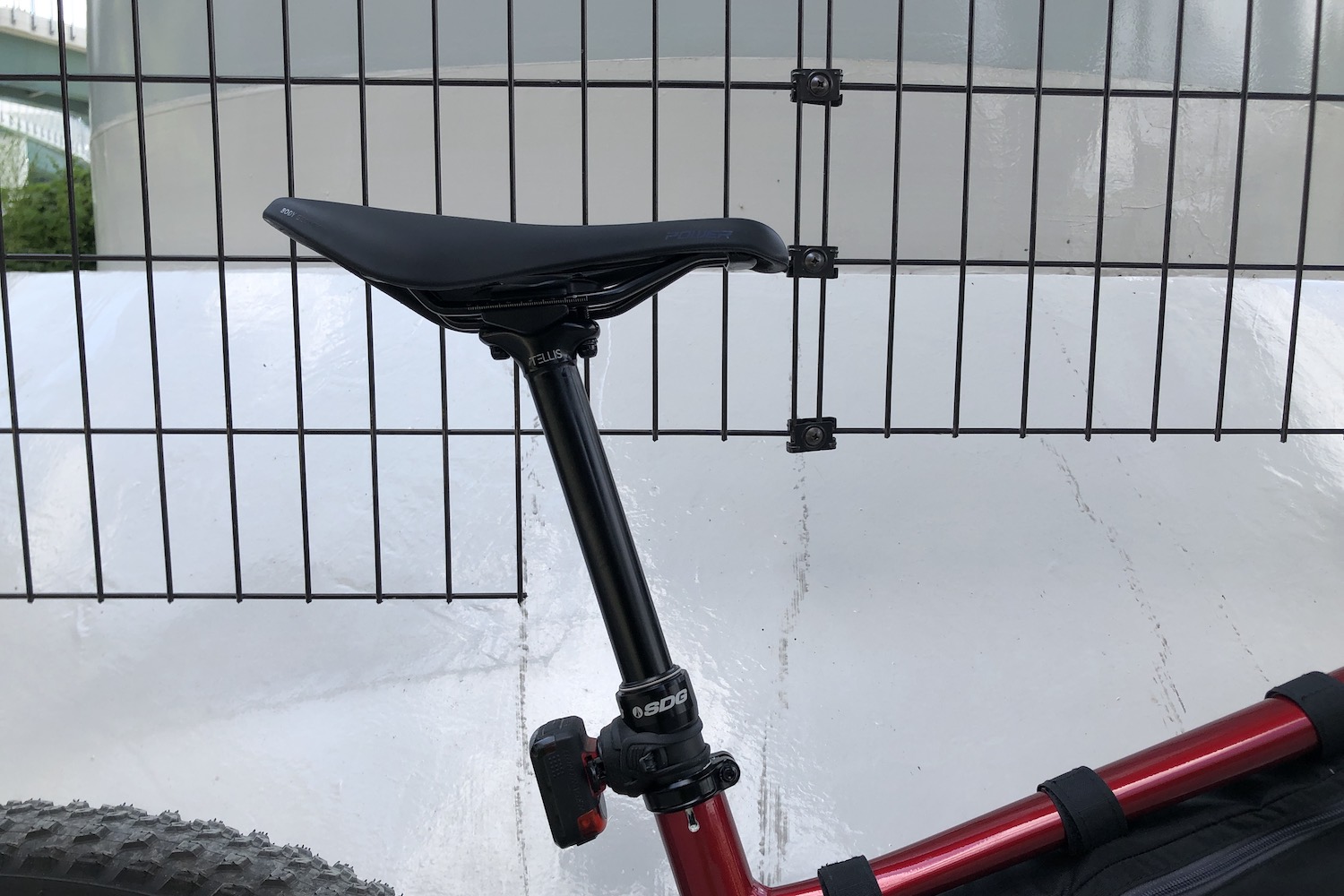 ドロッパーポストは街でも便利!?「SDG TELLIS DROPPER POST」 – Web