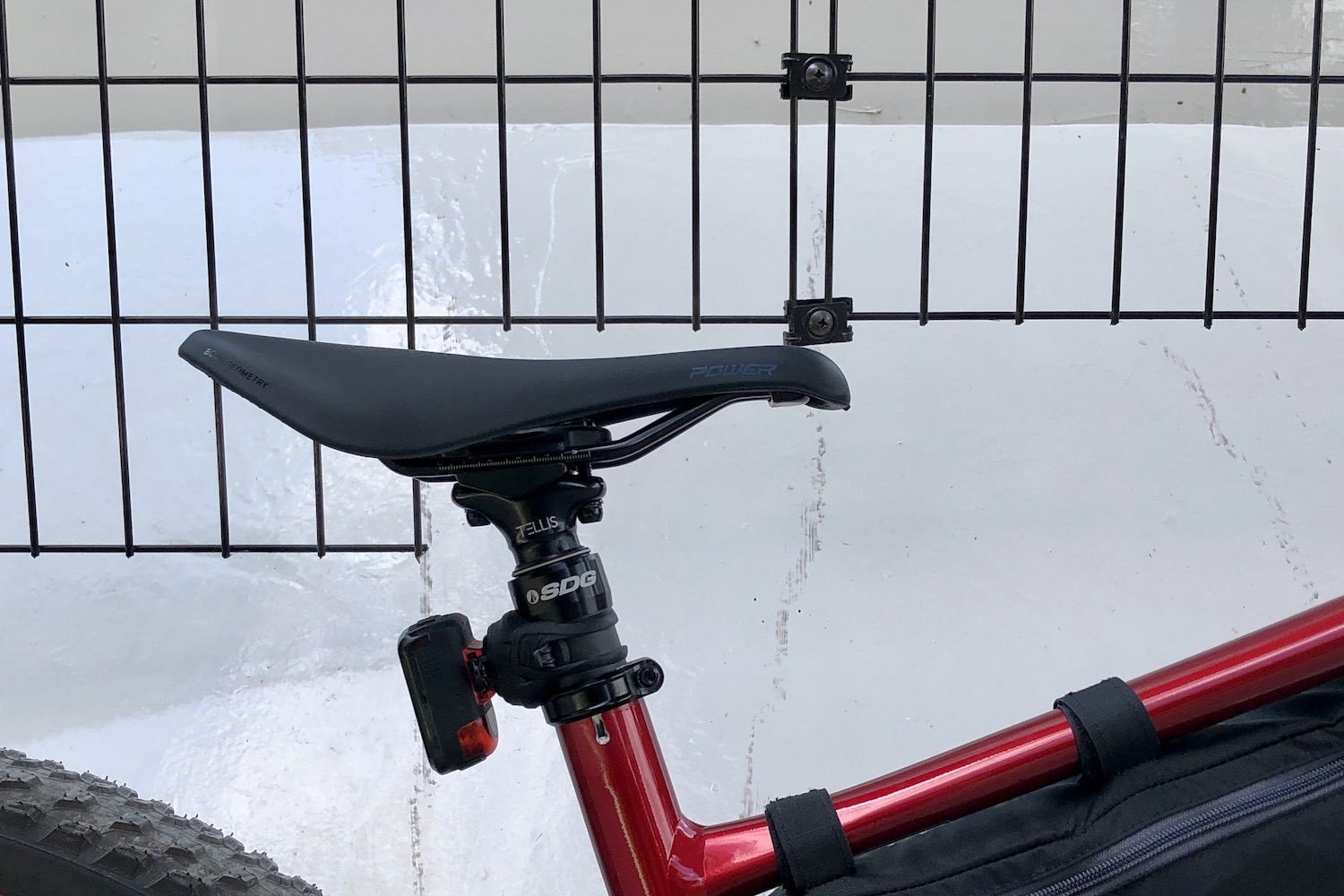 ドロッパーポストは街でも便利!?「SDG TELLIS DROPPER POST」 – Web