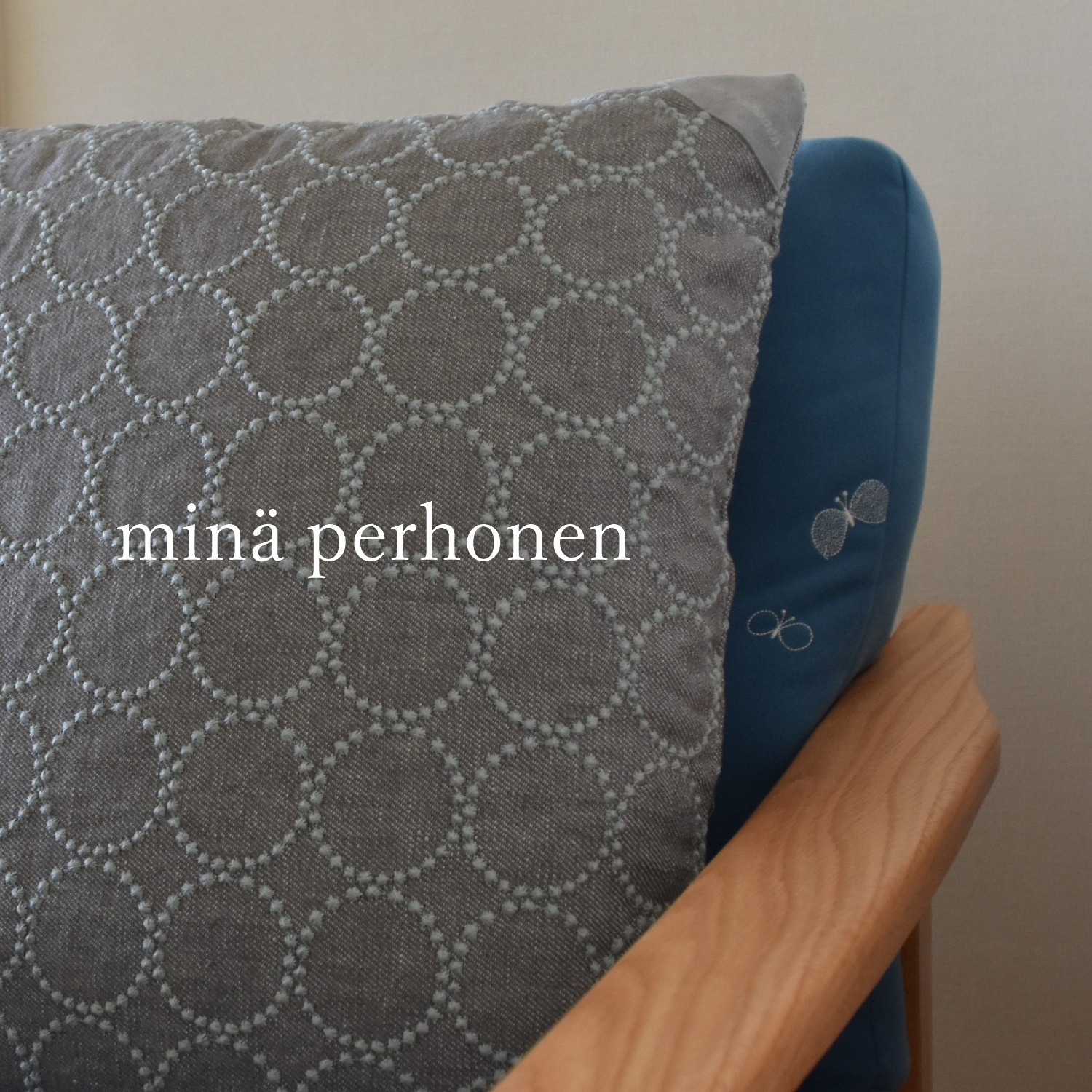 minä perhonen 】タンバリンのクッションカバーとヌードクッション