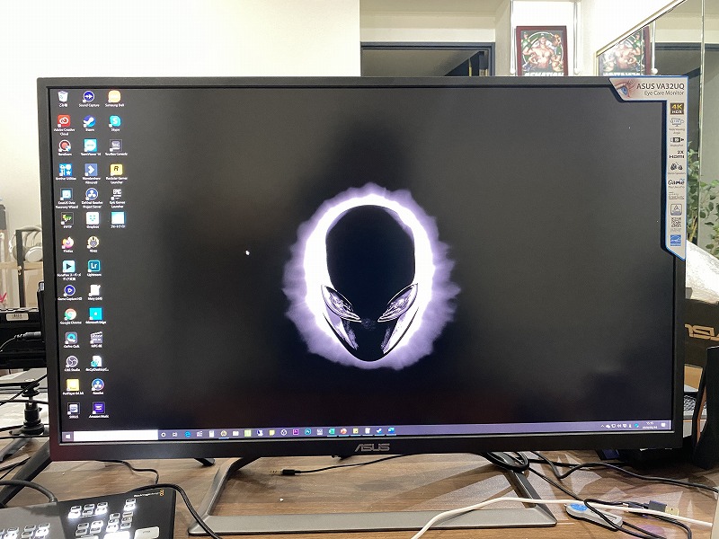 こんなに違うの？ASUSのHDR10対応の31.5インチ4Kモニターを設置して