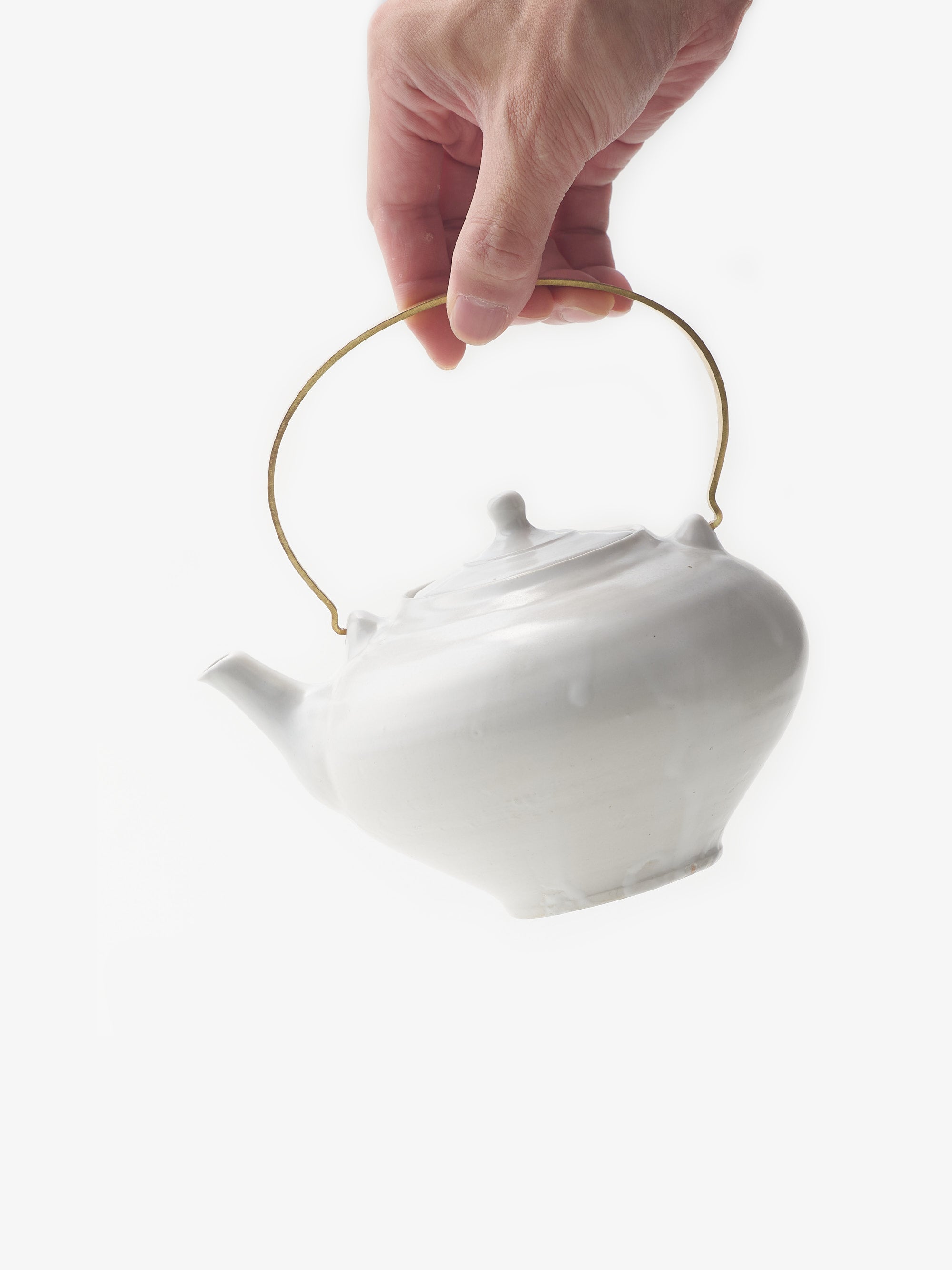 境知子/白釉/真ちゅうハンドル土瓶