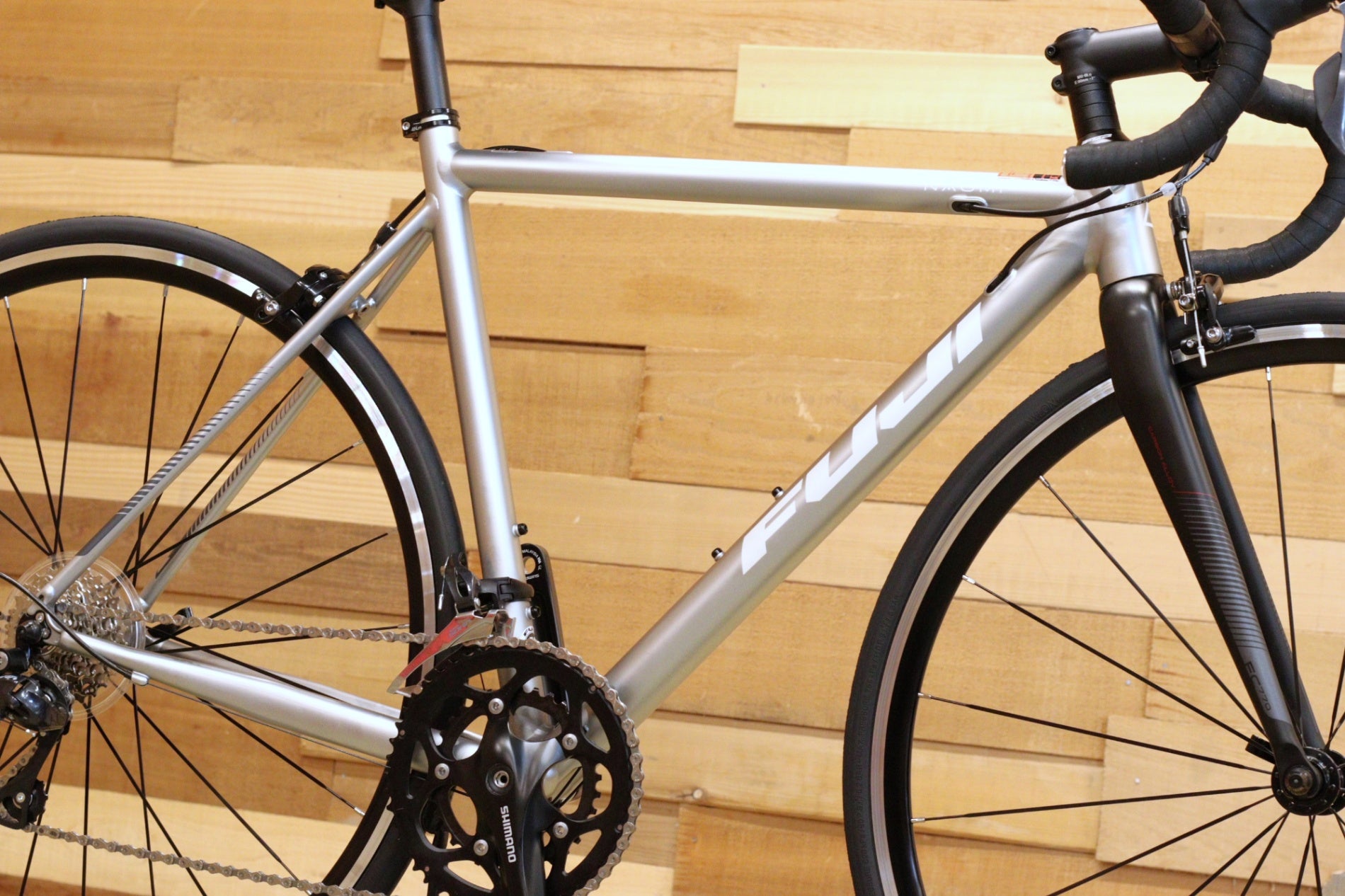 フジ FUJI ナオミ NAOMI 2023 52サイズ シマノ SORA R3000 MIX 9S