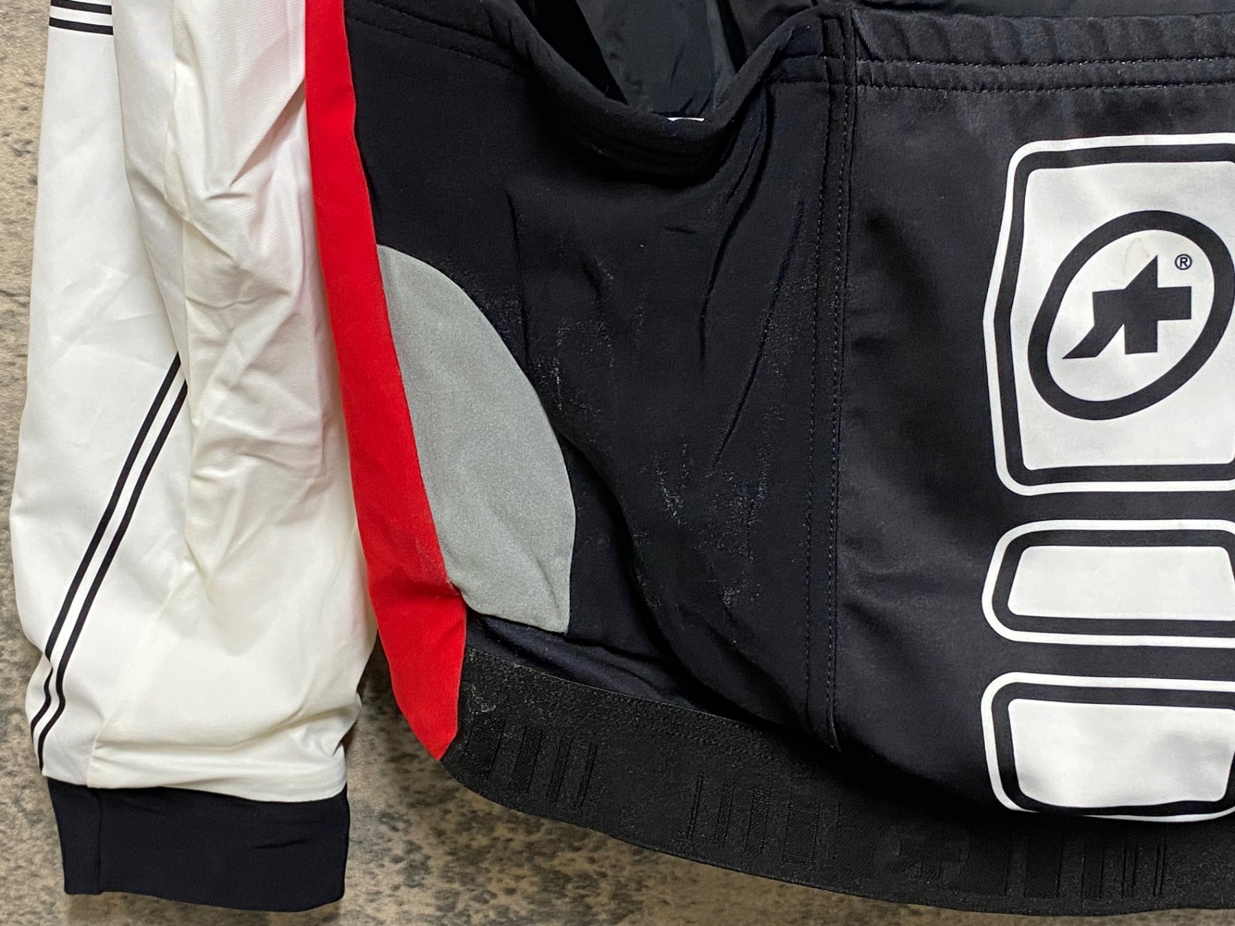 JP395 アソス ASSOS iJ.SHaq.6 UNO WINTER INSULATOR JACKET 長袖