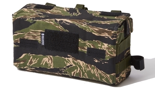 タイガーストライプで主張する、バリスティクス発オトコの収納ギア