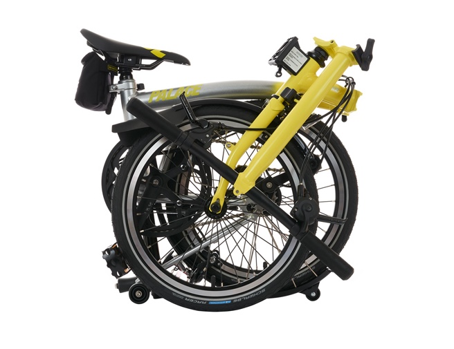 パレススケートボードとブロンプトンによるコラボ。ストリート顔な