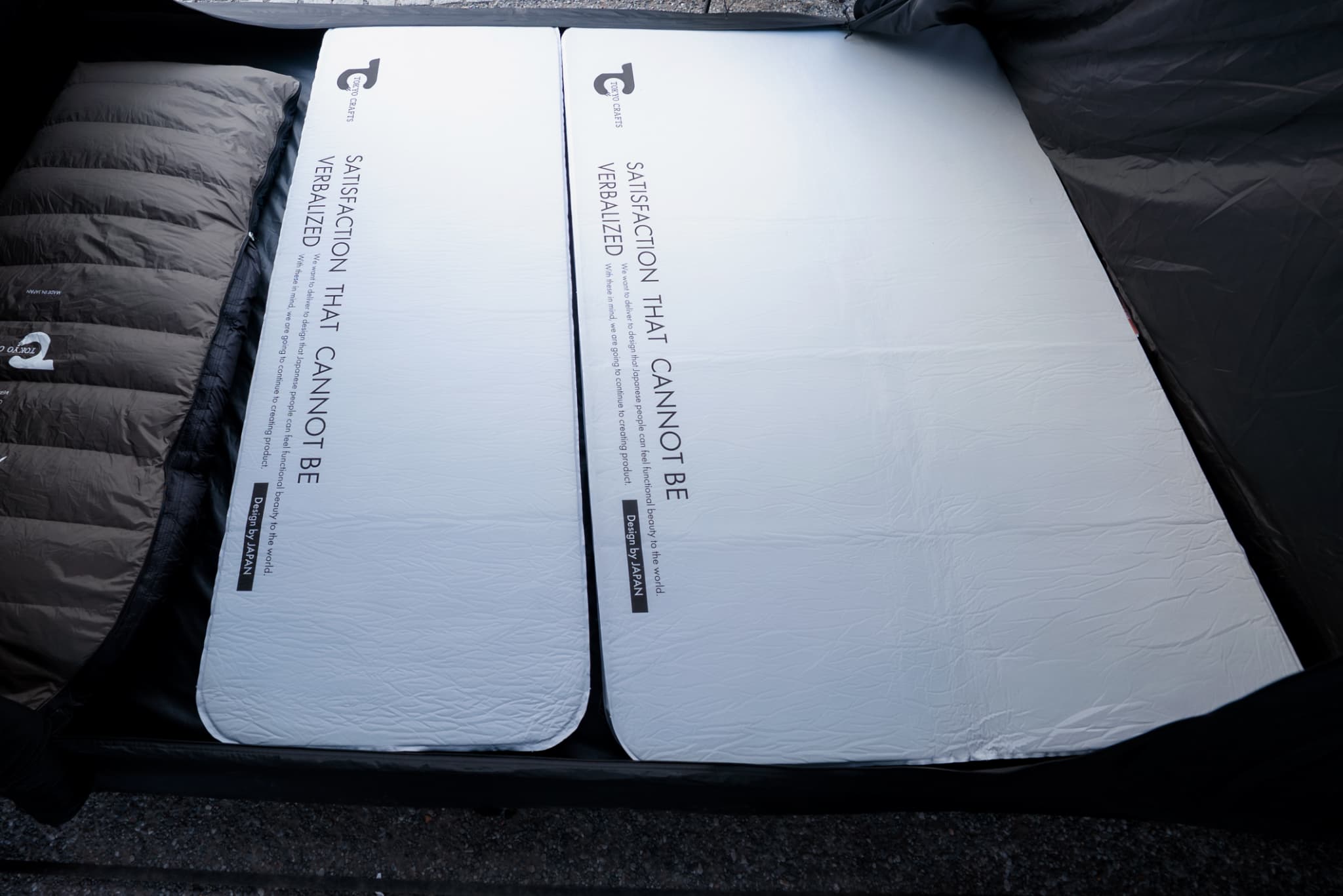 トウキョウクラフトから、技アリなコンテナと正統派スリーピングマット