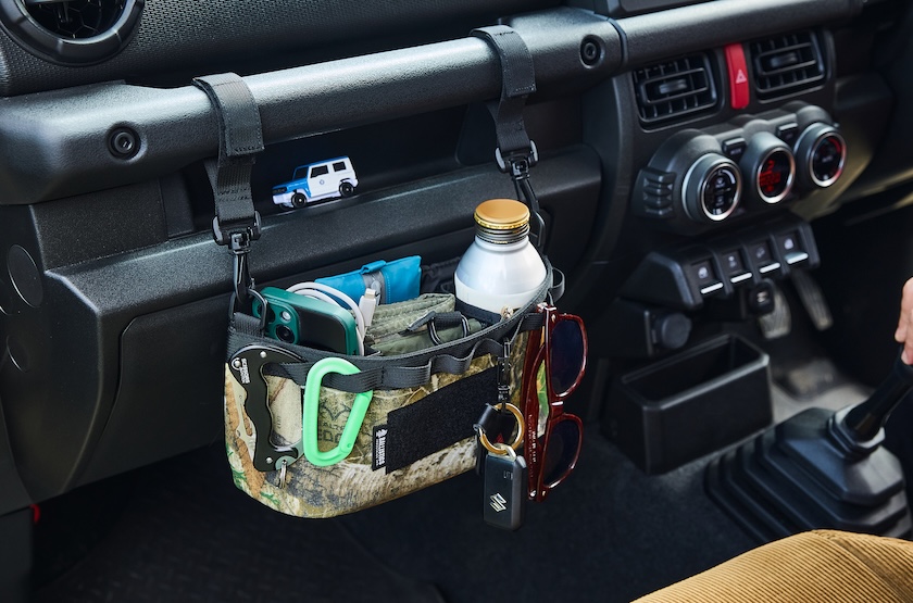 バリスティクスの定番ポーチがジムニー仕様に! あらゆる車内で活躍する