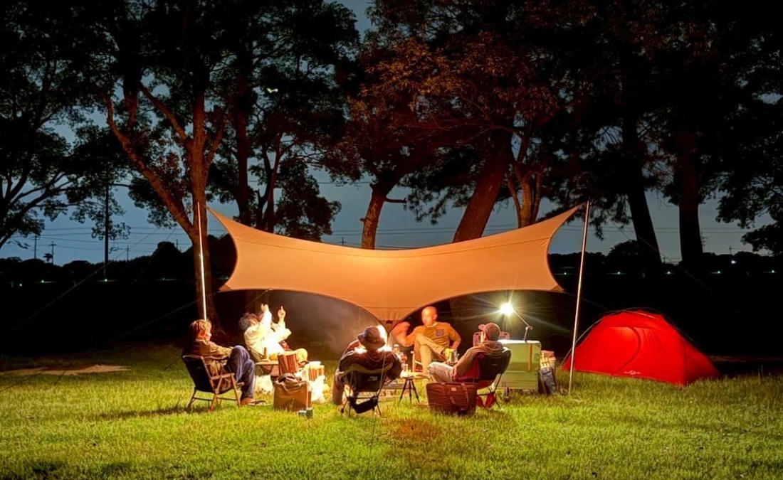 アシモクラフツの新作は、サイトで映える白のタープとアルミ合金製の