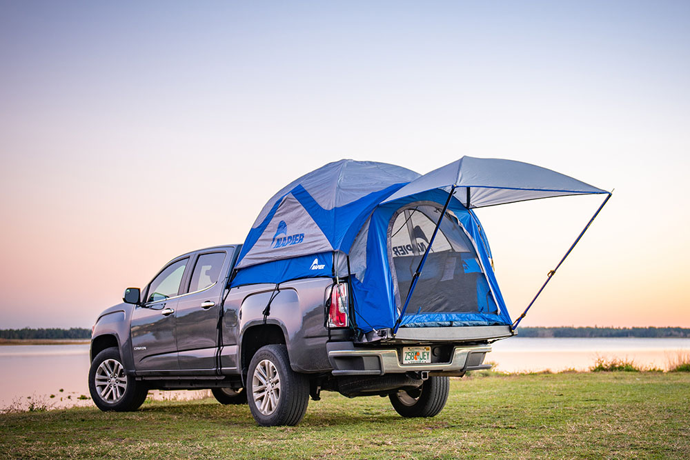 ピックアップトラックがキャンピングカーに！ 荷台に設営する専用