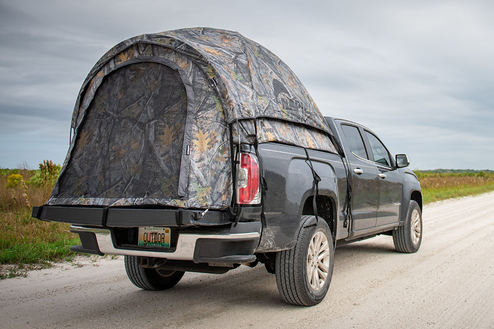 ピックアップトラックがキャンピングカーに！ 荷台に設営する専用