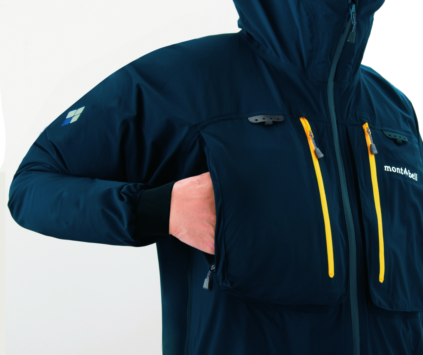 モンベルの新ウェーディングJKTは、伸縮＆撥水仕様で冬の外遊びに最適