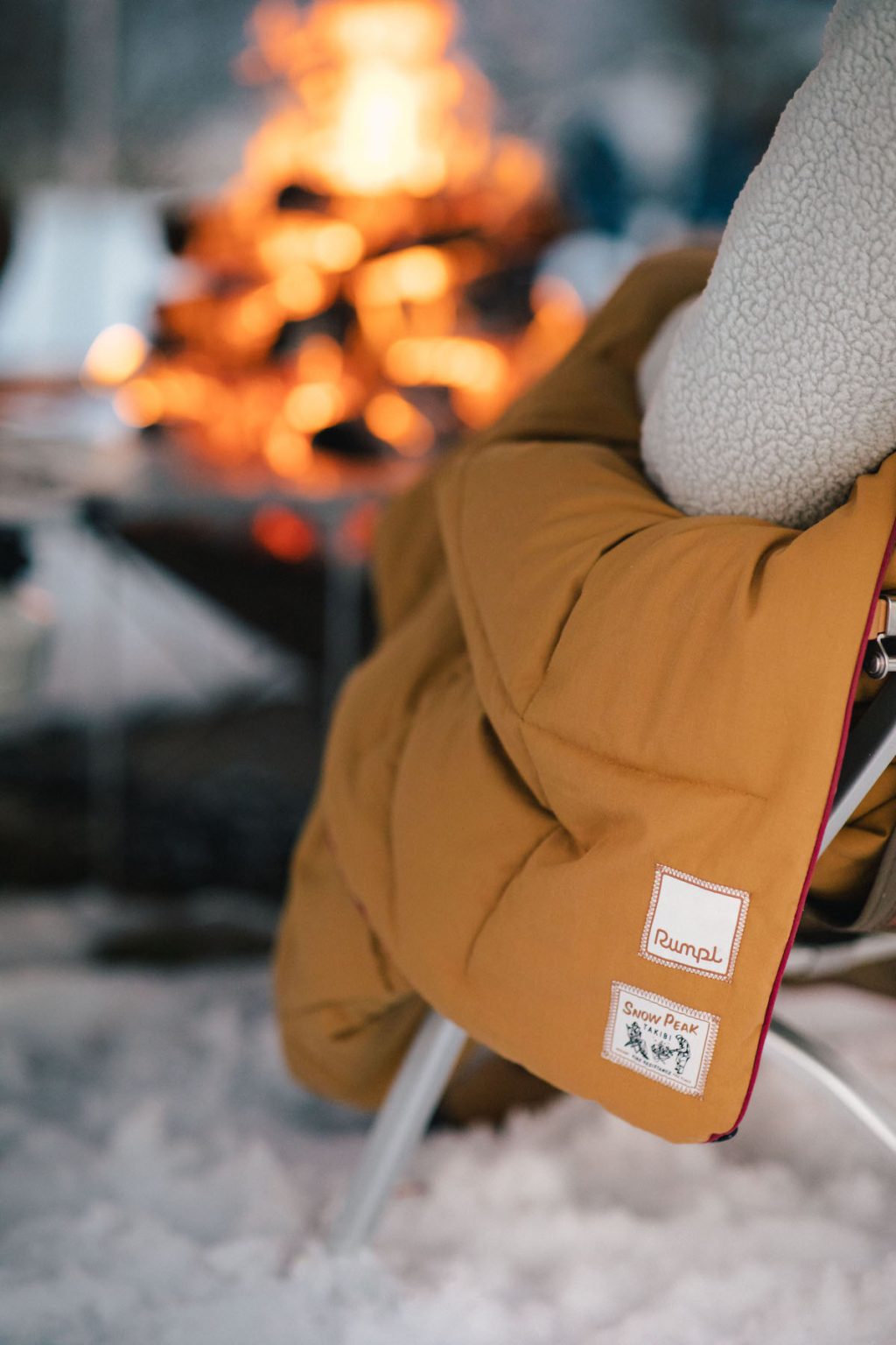 スノーピーク× ランプルの人気コラボがおくる、焚火を快適に楽しむため