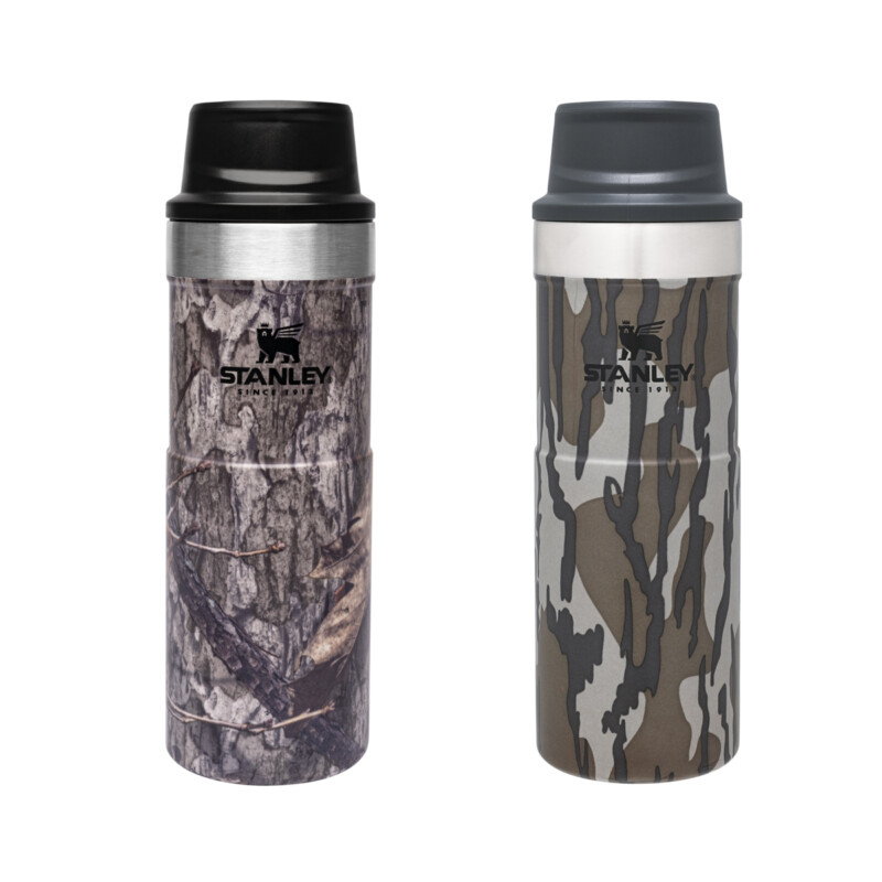 スタンレーの真空ボトルに、モッシーオークのカモ柄をまとった男前な