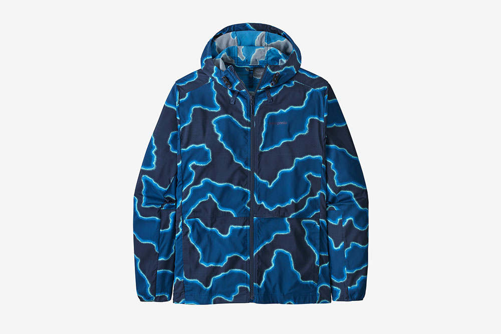 着たまま水に入ってもOK！ パタゴニアの水陸両用フーディがこの夏の