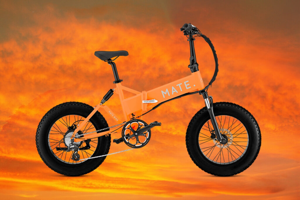 オフロード仕様のメイトバイクに初となるグラデーションを含む限定