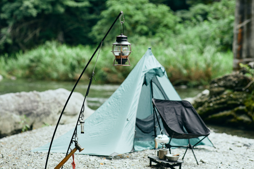 トウキョウクラフトから新作続々。ペグで立てる釣り竿風ランタン