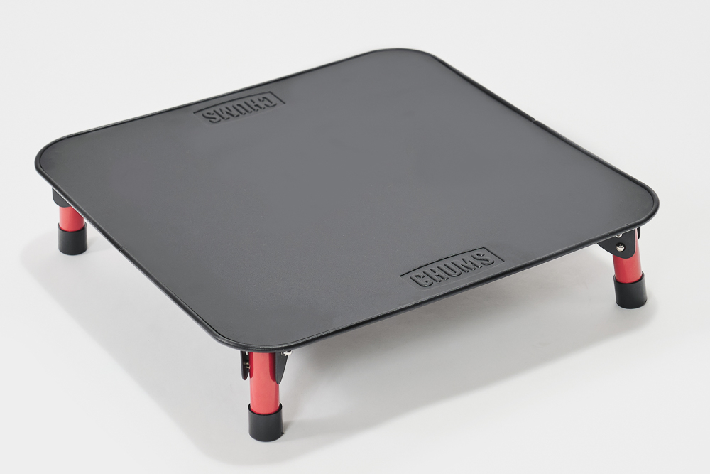 チャムスの新作で焚き火まわりを快適に。薪をスマートに扱える新作