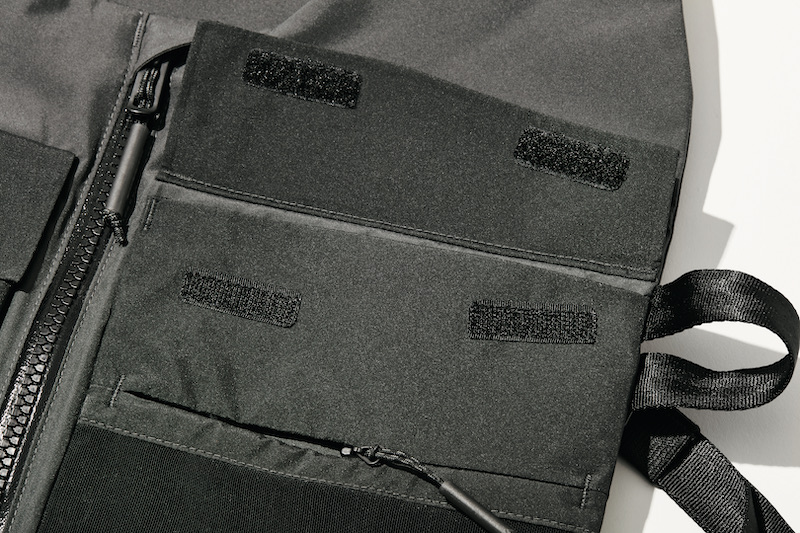 バックパックいらずの収納力!! バートンの高機動力ライディングベスト