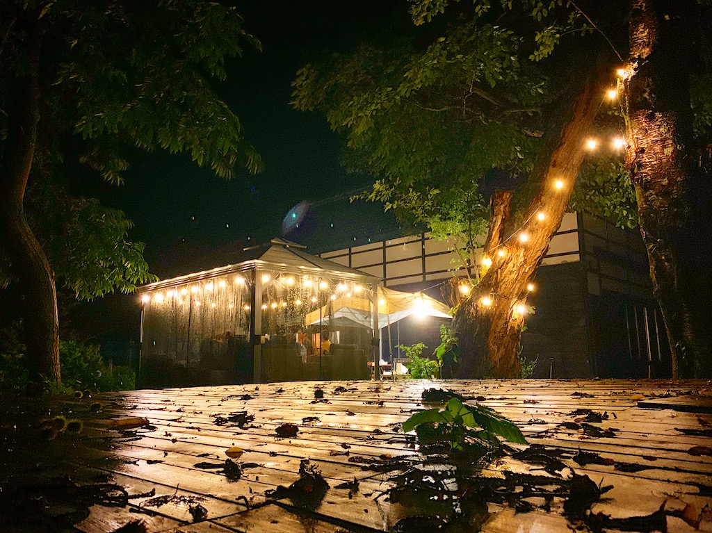 コストコのガゼボをストリングライトでイルミネーション。グランピング