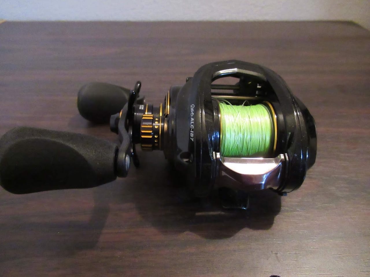 アブガルシアのベイトリール「Revo ALC-IB7」のマグネットブレーキを