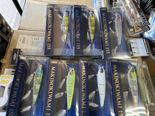 入荷情報】話題沸騰中🔥今年最も売れているビッグベイト‼️モガミ釣具