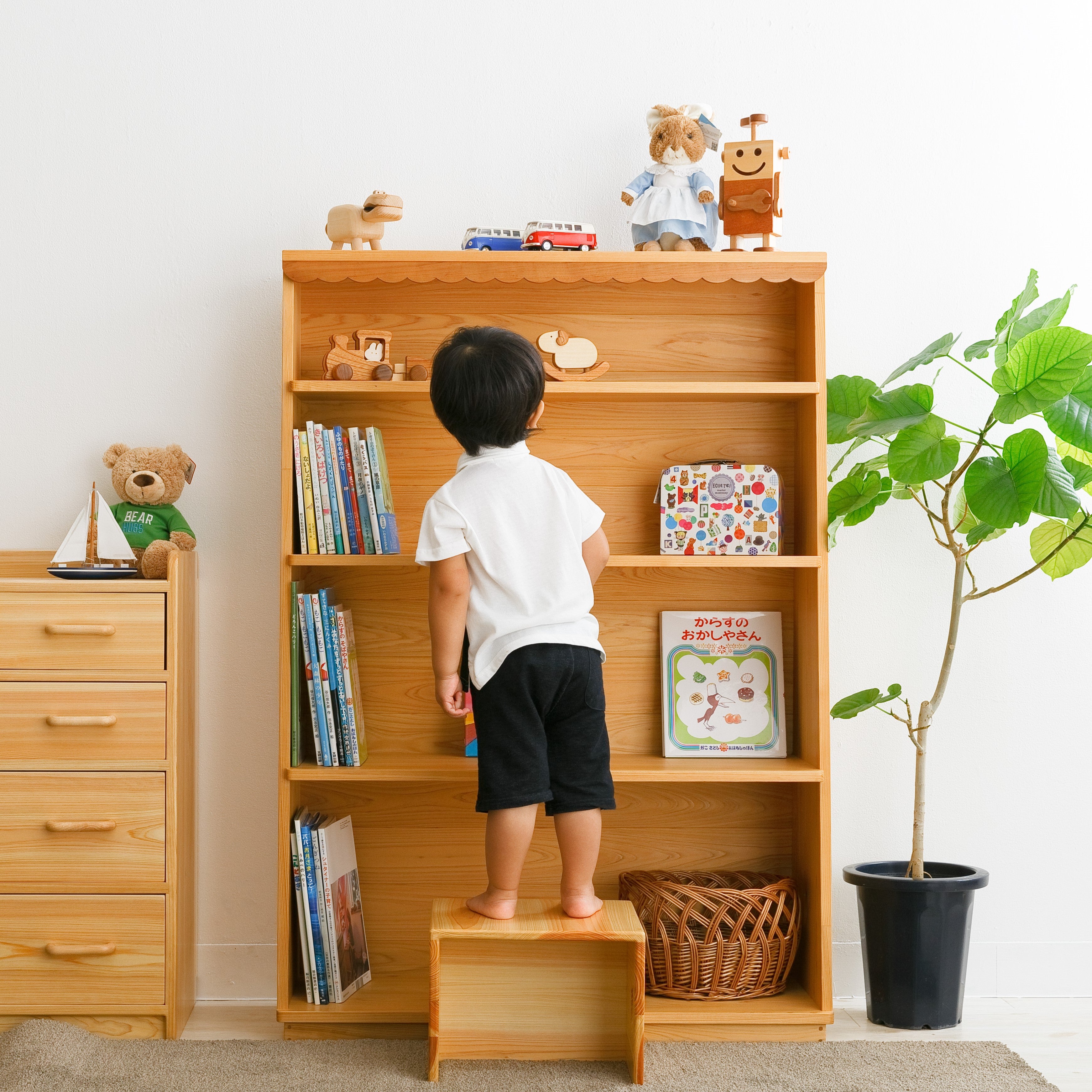 大容量が収納できる大きな本立て – なかよしライブラリー