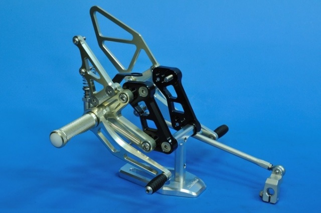 CBR1100XX バックステップキット. | ライディングステップ | ウッド