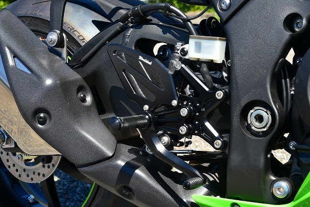 新型ZX-10R、ZX-10RR （21-）＆ YZF-R6(2017-) 用バックステップキット