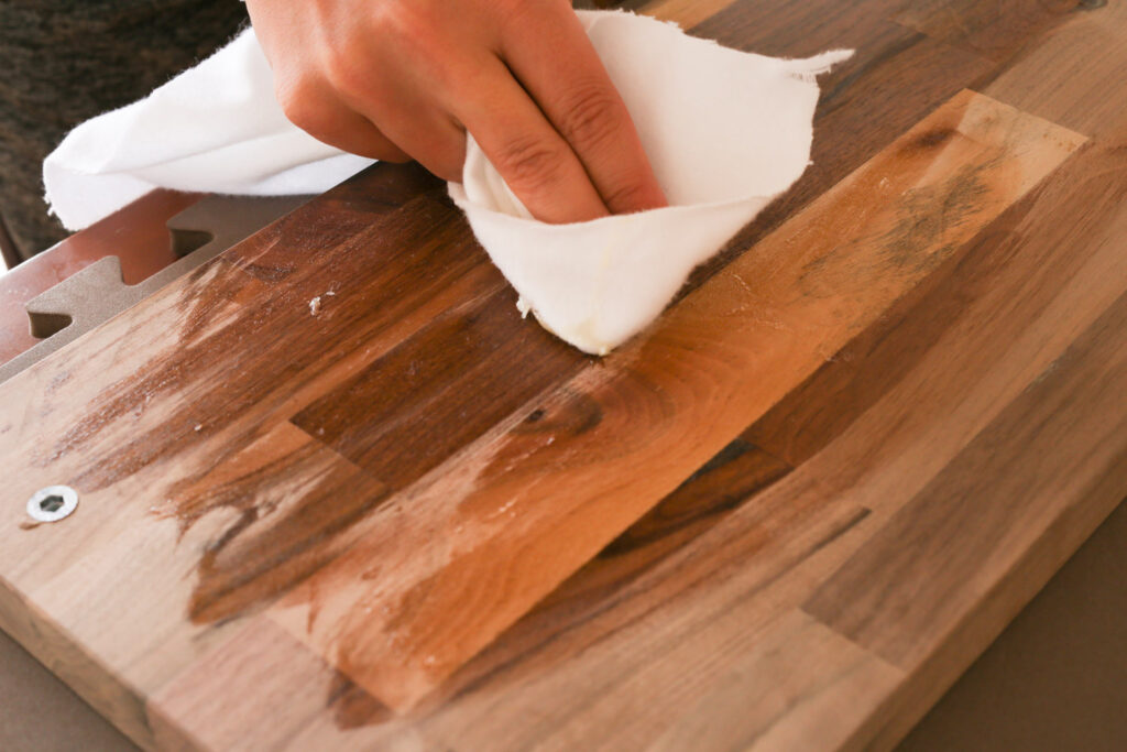 DIY】誰でもカンタン！テーブルの「蜜蝋ワックス仕上げ」に必要なモノ