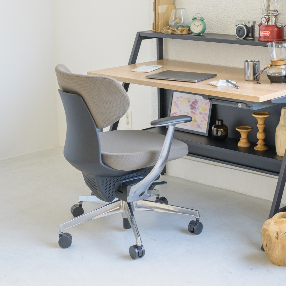 ing イング／メッシュタイプ／バーチカルタイプ／可動肘／ブラック樹脂