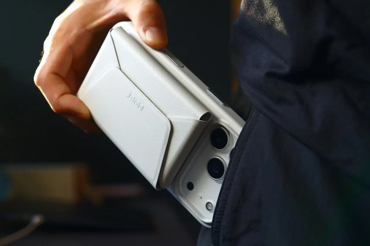 MOFT 多機能カードケース＆スタンド レビュー | 折り紙から着想を得た