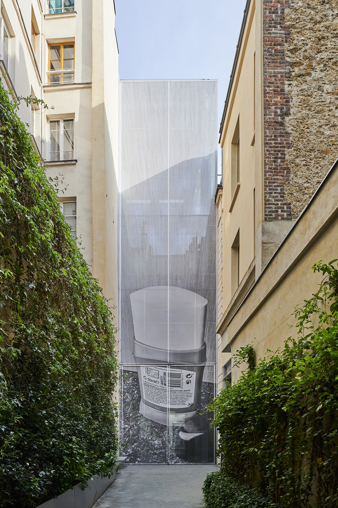 Martin Margiela Makes Art World Debut With a Show About Nothing