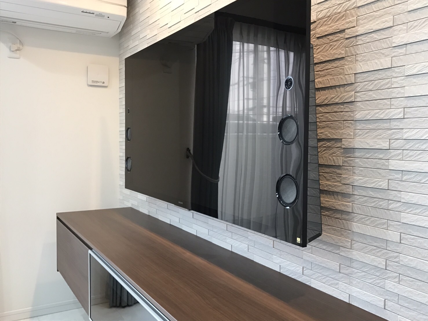 SONY BRAVIA KJ-55X9350Dテレビ壁掛工事：施工事例｜福岡でテレビの