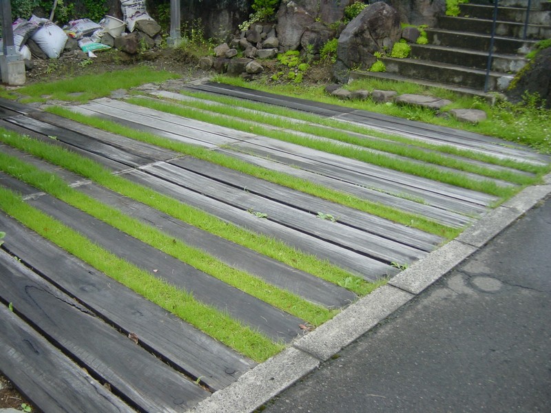 人気のガーデニング枕木で、おしゃれな庭をDIYで作ろう