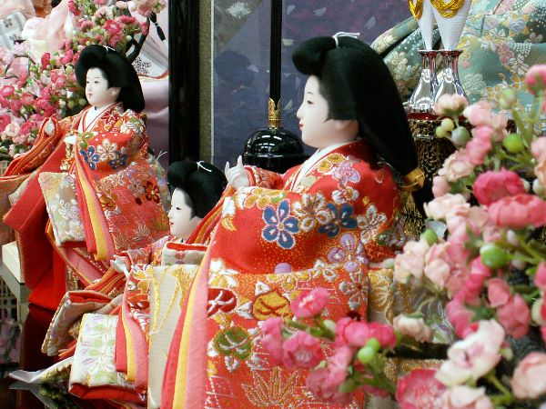 豪華に演出する桜押し花屏風をセットした雛人形三段飾りが安い 雛人形