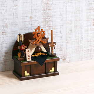 おしゃれな木製兜が安い 木で作った五月人形 端午の節句 ～広島市の