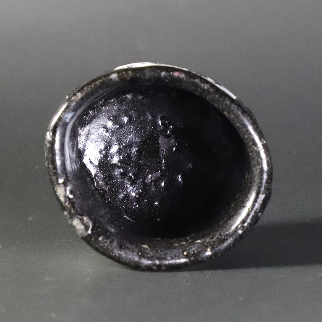 丸田宗彦 作 唐津黒織部ぐい呑 – ギャラリー一番館オンラインショップ