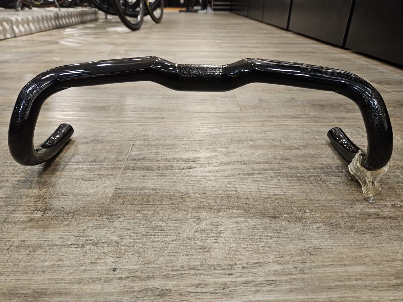 2万円台で快適性が劇的によくなるカーボングラベルハンドル『DAVOS