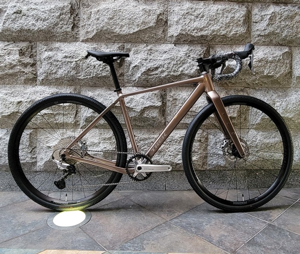 シマノCUES搭載 CHECKPOINT シルバーカスタム｜レトロなのに最新な1台