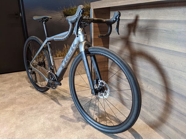 最新のグラベルバイク、2022年 TREK Check Point SL5（トレック