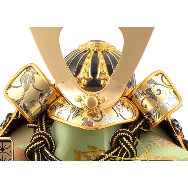 五月人形 兜飾り武将シリーズ 金唐草 5号 大鍬兜 正絹縅 細密金具 本金